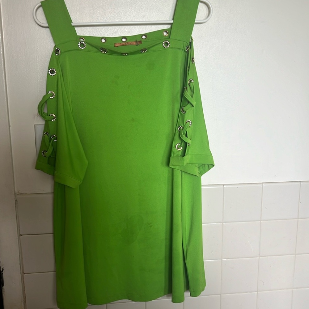 Belldini cold shoulder top 1X Lime Zest/ Gold runs big like 2X lightly worn